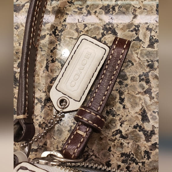 COPY - Coach Chelsea white small handbag - Picture 7 of 7